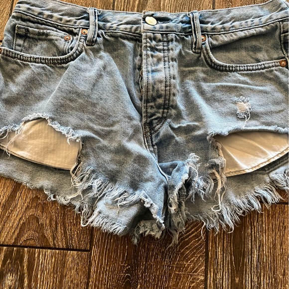 We the free button fly high waisted distressed/destroy short - Picture 2 of 11
